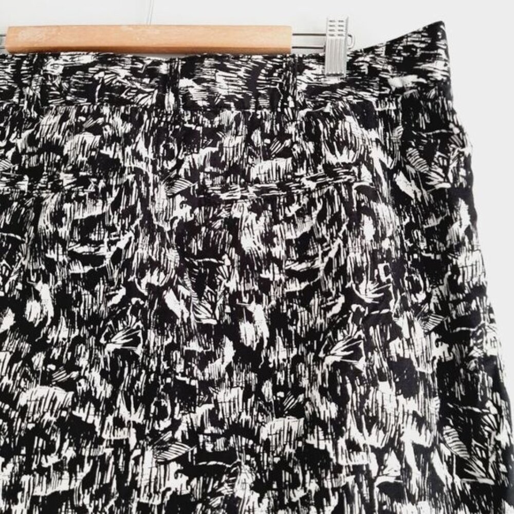 REITMANS / Skort B&W Mini Skirt Style w/ Pockets Abstract Pattern Sz 14 - Picture 10 of 14
